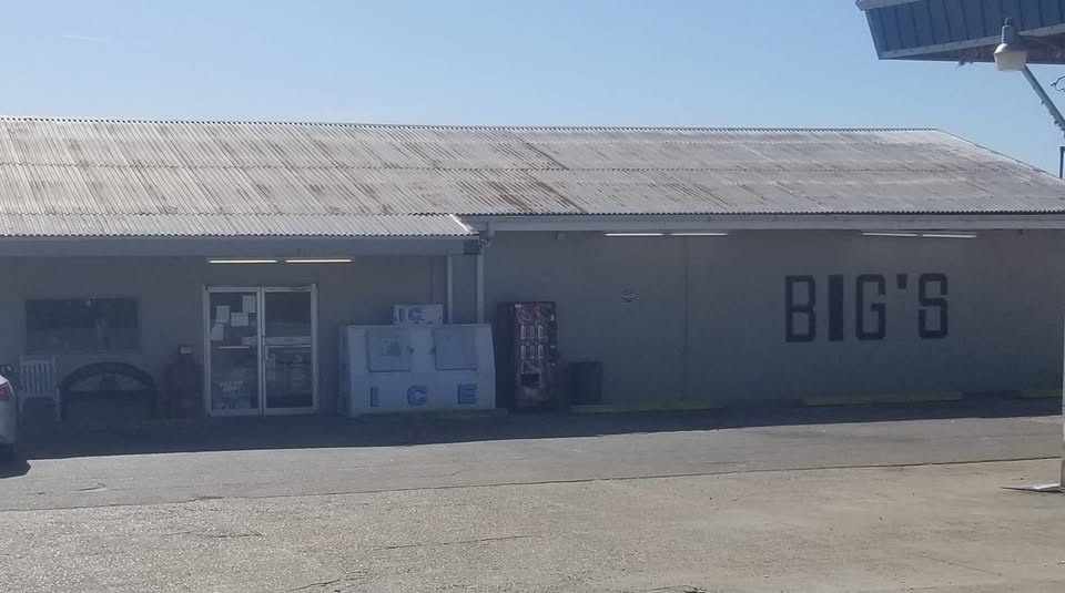 The Big's Place storefront on Highway 438 in Franklinton, Louisiana